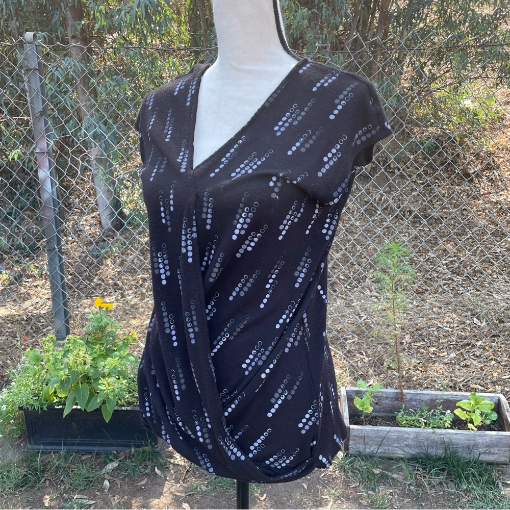 Apt. 9 Blouse Cap Sleeve, V-Neck Faux Wrap Top Sz. Medium - EUC!!